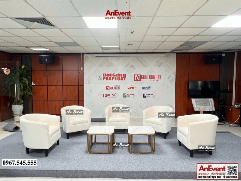 Cho thuê bàn ghế sofa nhỏ gọn