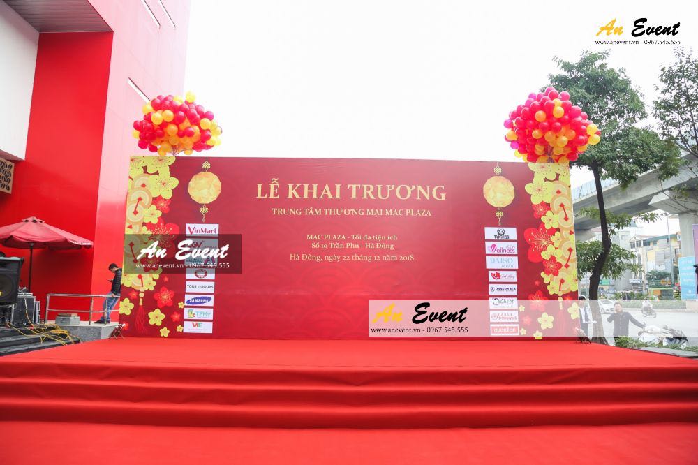 Báo giá thi công backdrop sân khấu khai trương Trung tâm thương mại Mac Plaza Hà Đông Hà Nội