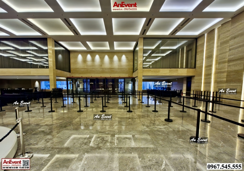 Thuê cột phân luồng inox