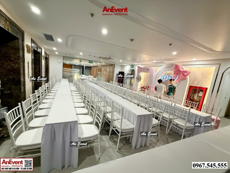Bàn ghế chiavari tổ chức workshop