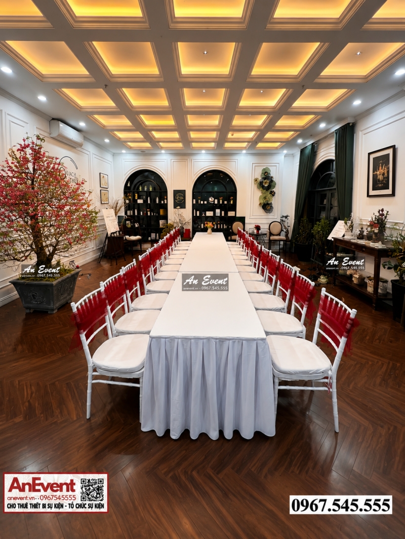 Thuê ghế chiavari voan đỏ